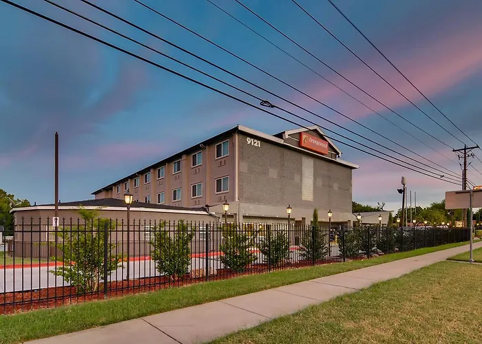 Orangewood Inn And Suites Midtown