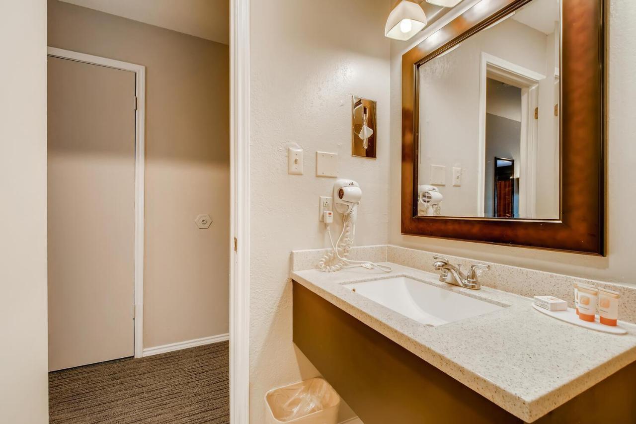 Hotel Orangewood And Midtown