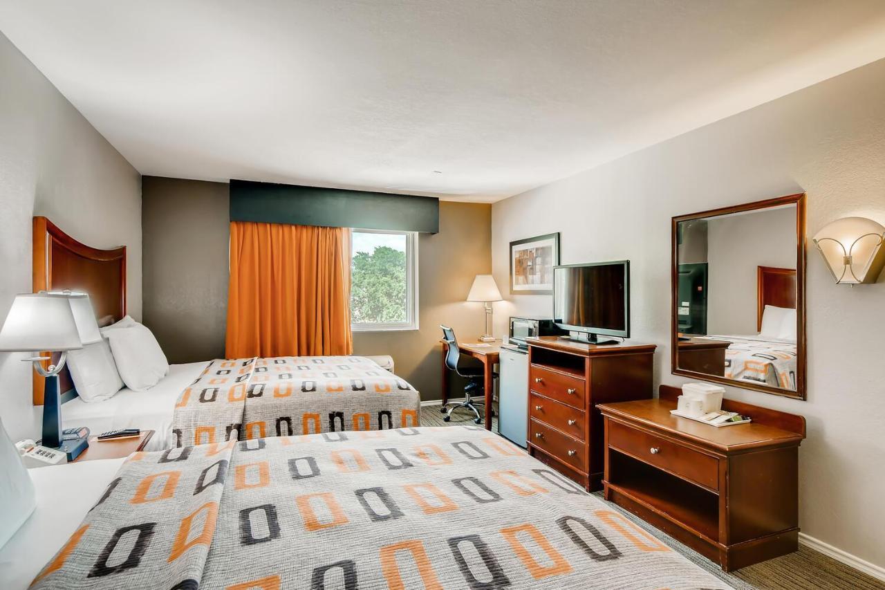 Orangewood And Midtown 2*