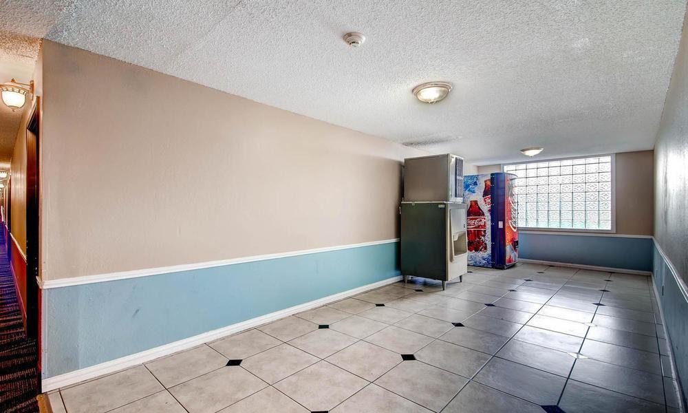Orangewood And Midtown 2*