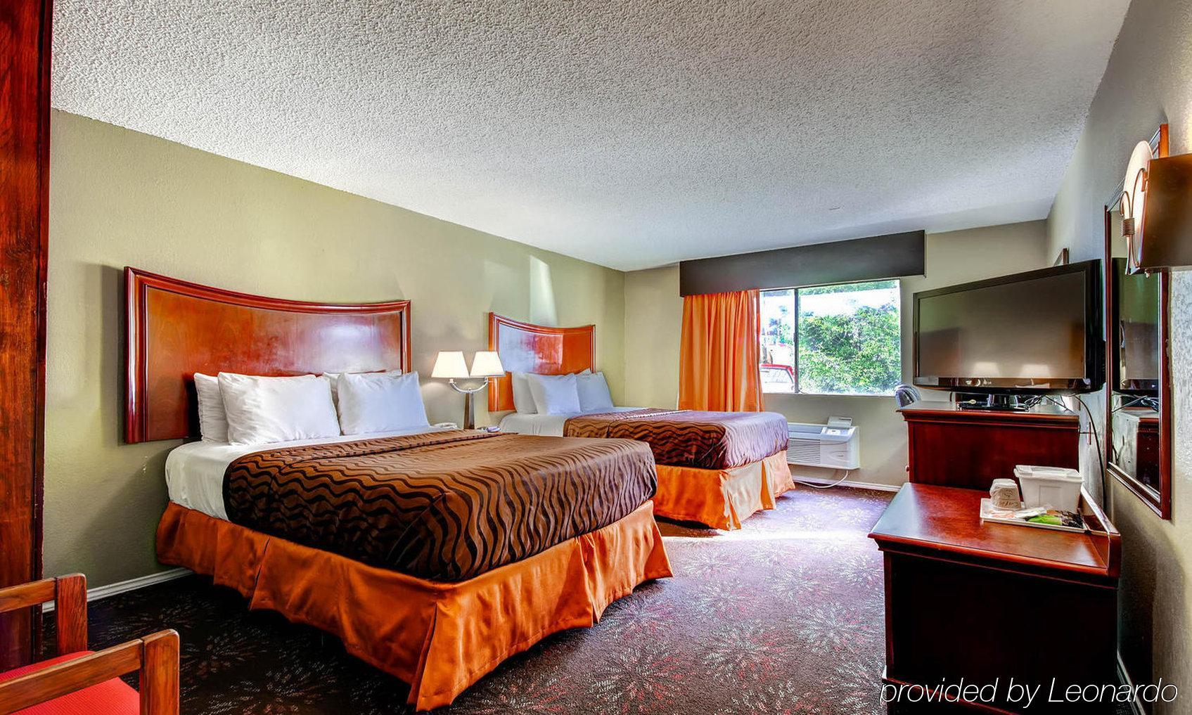 Orangewood And Midtown Hotel