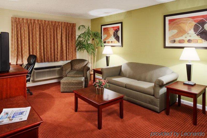 Orangewood And Midtown 2*