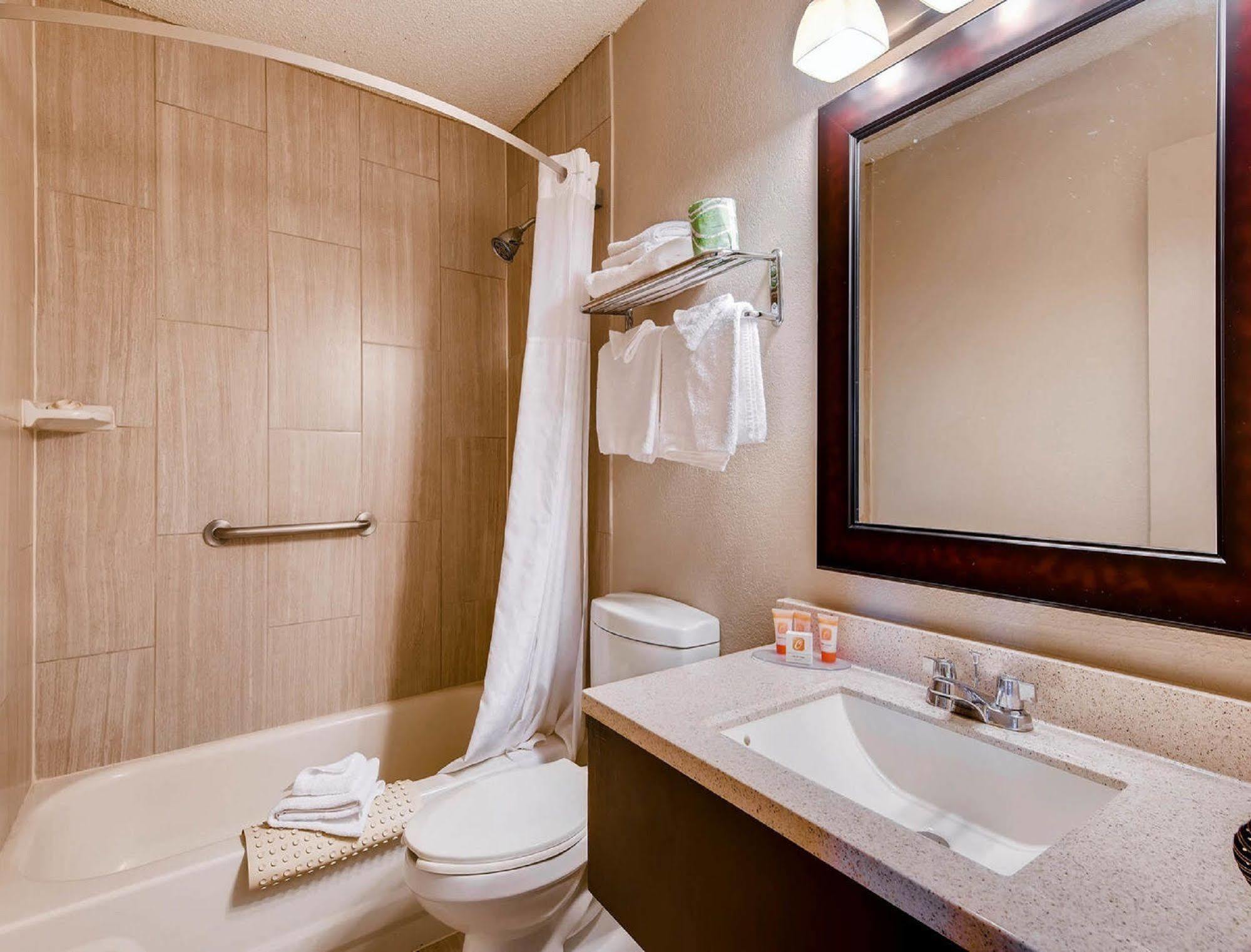 Orangewood And Midtown 2*