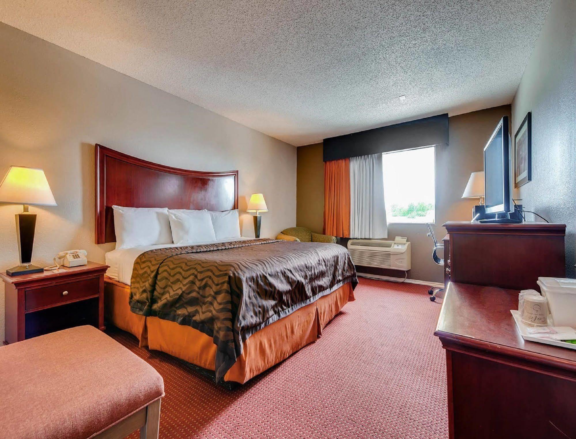 Orangewood And Midtown Hotel