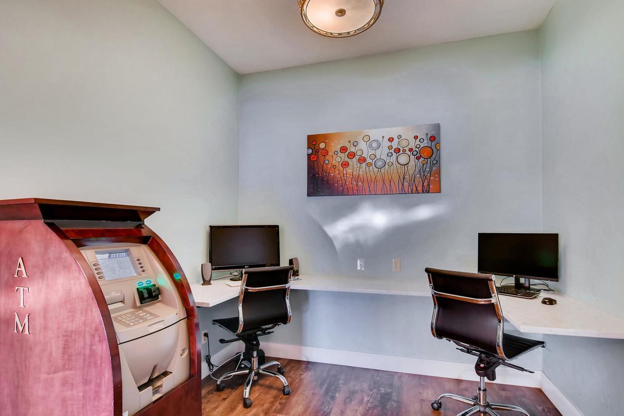 Orangewood And Midtown 2*